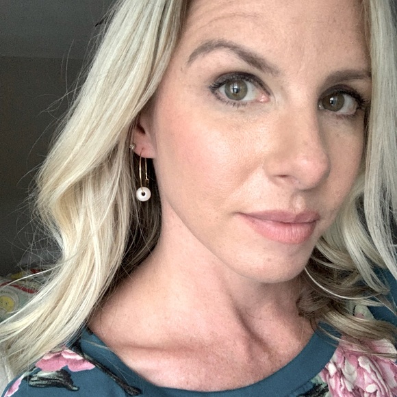 Meet your Posher, Amanda - Picture 3 of 3